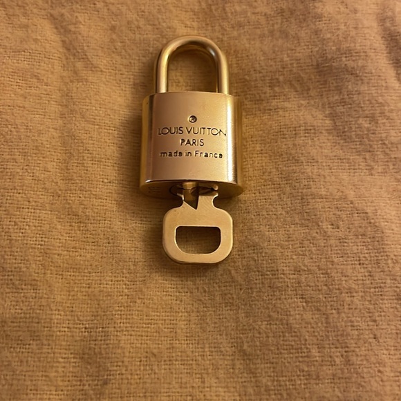Louis Vuitton Lock and Key - Picture 2 of 6